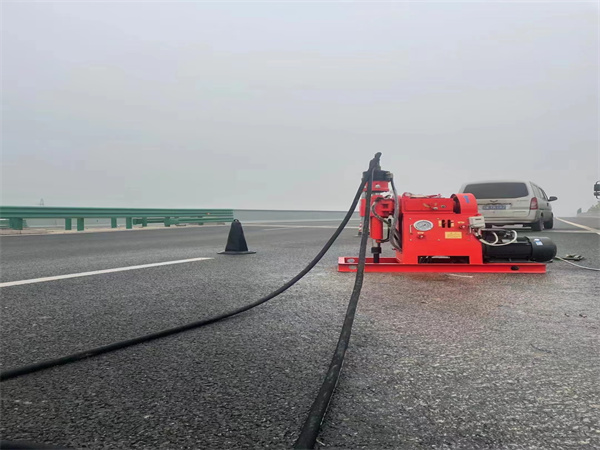 洛隆马路路基路面开裂下沉注浆加固灌浆