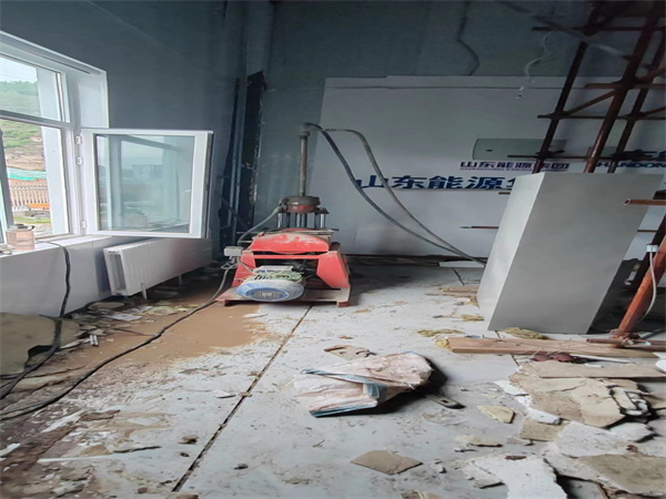 洛隆地基基础下沉墙体裂缝加固注浆顶升施工