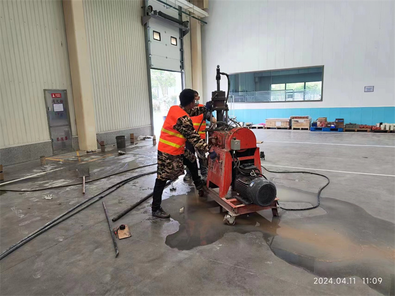 洛隆厂房地面下沉塌陷注浆加固施工